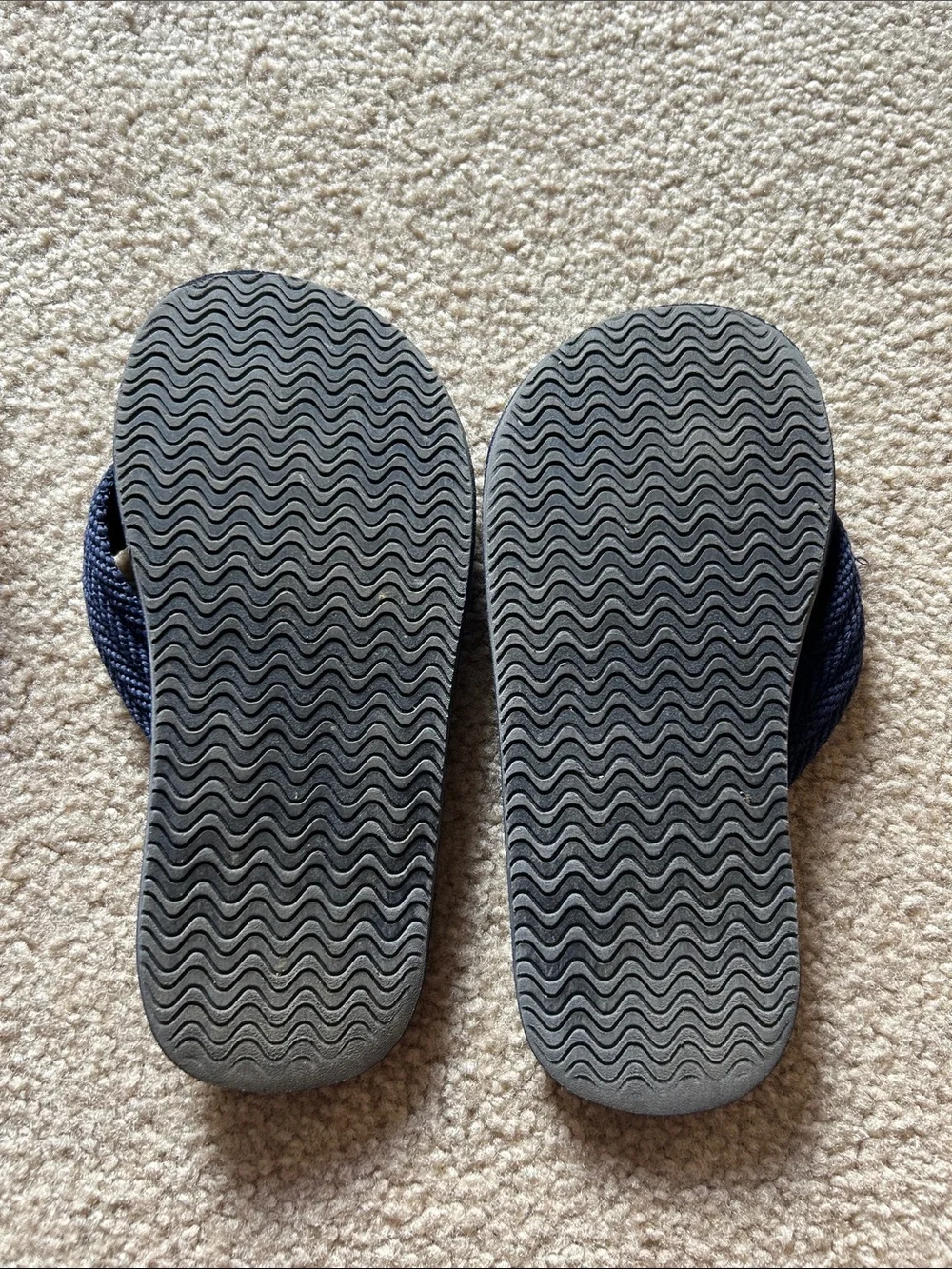 Cat & Jack Boys' Navy and Teal Ombre Flip Flops